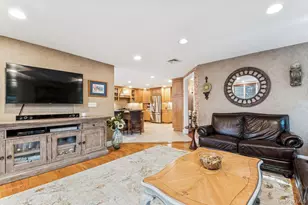 42 Roxen Rd, Rockville Centre, NY 11570 - Photo 12