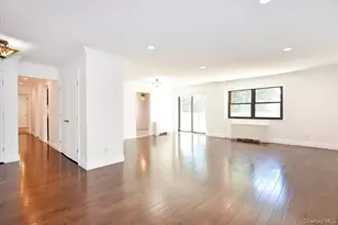 22 Park Pl, Great Neck, NY 11021 - Photo 12