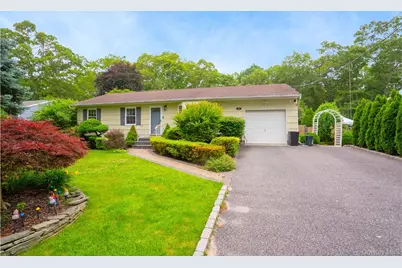 22 Howe Road, Coram, NY 11727 - Photo 2