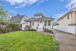 3327 Parkway Dr, Baldwin, NY 11510 - Photo 2