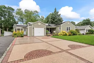 50 Towne St, Amityville, NY 11701 - Photo 2