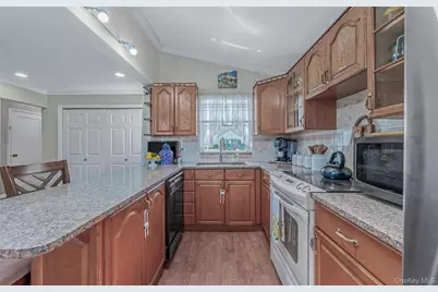 757 Marion, Franklin Square, NY 11010 - Photo 8