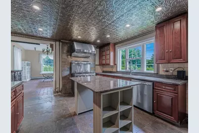 44 Arbor Place, Glen Cove, NY 11542 - Photo 18