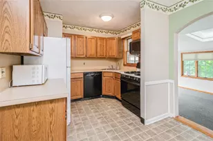 5 Hillaire Pl, Nanuet, NY 10954 - Photo 4