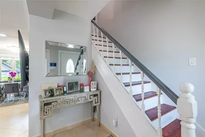 17 Hicks Lane, Great Neck, NY 11024 - Photo 6