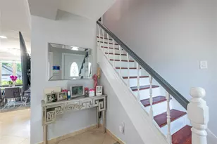 17 Hicks Ln, Great Neck, NY 11024 - Photo 6