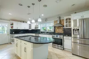 17 Hicks Ln, Great Neck, NY 11024 - Photo 12