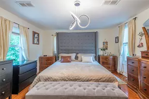 17 Hicks Ln, Great Neck, NY 11024 - Photo 20