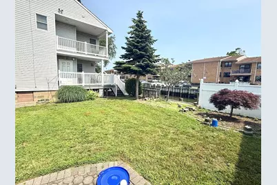 77 Hampton Place, Freeport, NY 11520 - Photo 18