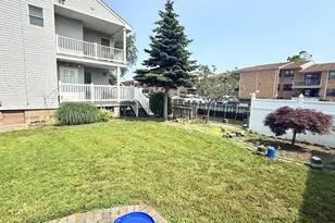 77 Hampton Pl, Freeport, NY 11520 - Photo 18