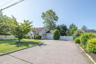 306 Clay Ave, West Islip, NY 11795 - Photo 2
