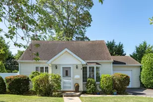 306 Clay Ave, West Islip, NY 11795 - Photo 4