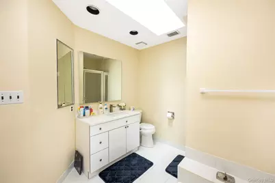 41 Carriage Court, Jericho, NY 11753 - Photo 18