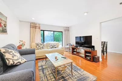 41 Carriage Court, Jericho, NY 11753 - Photo 12