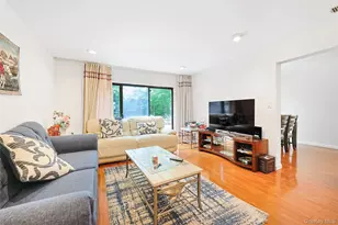 41 Carriage Ct, Jericho, NY 11753 - Photo 12