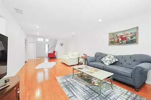 41 Carriage Ct, Jericho, NY 11753 - Photo 6