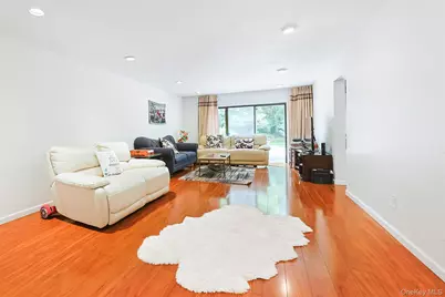 41 Carriage Court, Jericho, NY 11753 - Photo 4