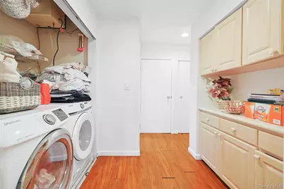 41 Carriage Court, Jericho, NY 11753 - Photo 8