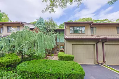 41 Carriage Court, Jericho, NY 11753 - Photo 2