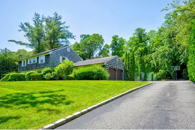 19 Pettit Drive, Dix Hills, NY 11746 - Photo 4