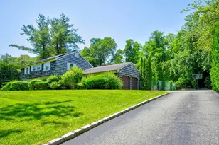 19 Pettit Dr, Dix Hills, NY 11746 - Photo 4