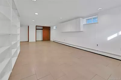 33 Park Circle, New Hyde Park, NY 11040 - Photo 10