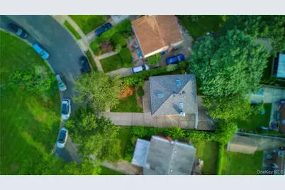 33 Park Circle, New Hyde Park, NY 11040 - Photo 12