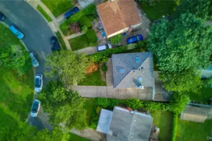 33 Park Cir, New Hyde Park, NY 11040 - Photo 12