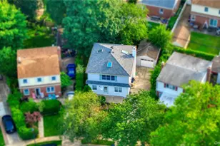 33 Park Cir, New Hyde Park, NY 11040 - Photo 16