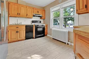 33 Park Cir, New Hyde Park, NY 11040 - Photo 4