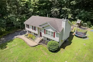 60 Palomino Pl, New Windsor, NY 12553 - Photo 2