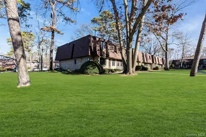 35 Newbrook #35, Bay Shore, NY 11706 - Photo 2