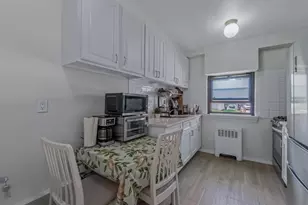 13 W Mill Dr, Great Neck, NY 11021 - Photo 6