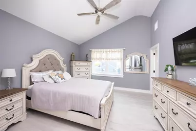 390 E Shore Road, Lindenhurst, NY 11757 - Photo 12