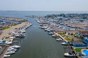 390 E Shore Rd, Lindenhurst, NY 11757 - Photo 6