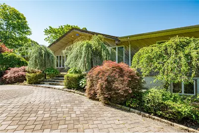 22 Penn Drive, Dix Hills, NY 11746 - Photo 2