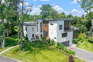 1040 Nautilus Ln, Mamaroneck, NY 10543 - Photo 2