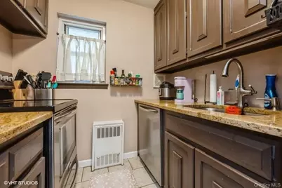 90 S Park Avenue #B17, Rockville Centre, NY 11570 - Photo 14