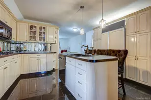 71-26 170th St, Fresh Meadows, NY 11365 - Photo 10