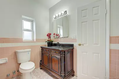 7126 170th Street, Fresh Meadows, NY 11365 - Photo 16