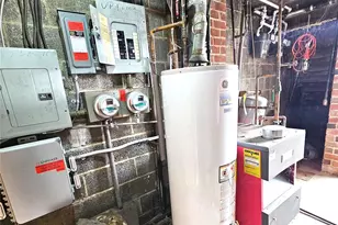 2164 Cross Bronx Expy, Bronx, NY 10472 - Photo 18