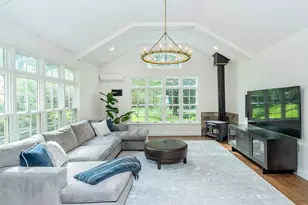 184 Circle Dr, Manhasset, NY 11030 - Photo 12