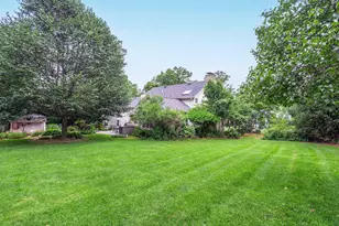 184 Circle Dr, Manhasset, NY 11030 - Photo 32