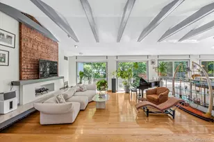 3 Horseshoe Ln, Great Neck, NY 11020 - Photo 6