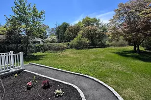 1070 Spur Dr S, Islip, NY 11706 - Photo 4