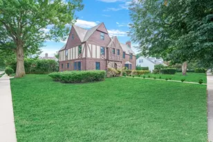 236 Stewart Ave, Garden City, NY 11530 - Photo 4