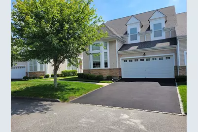 4 Toni Court, Center Moriches, NY 11934 - Photo 2