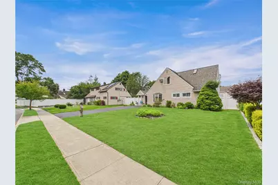 9 Pewter Lane, Hicksville, NY 11801 - Photo 2