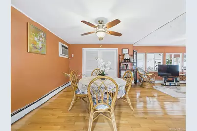 9 Pewter Lane, Hicksville, NY 11801 - Photo 4