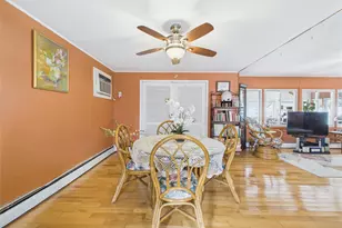 9 Pewter Ln, Hicksville, NY 11801 - Photo 4